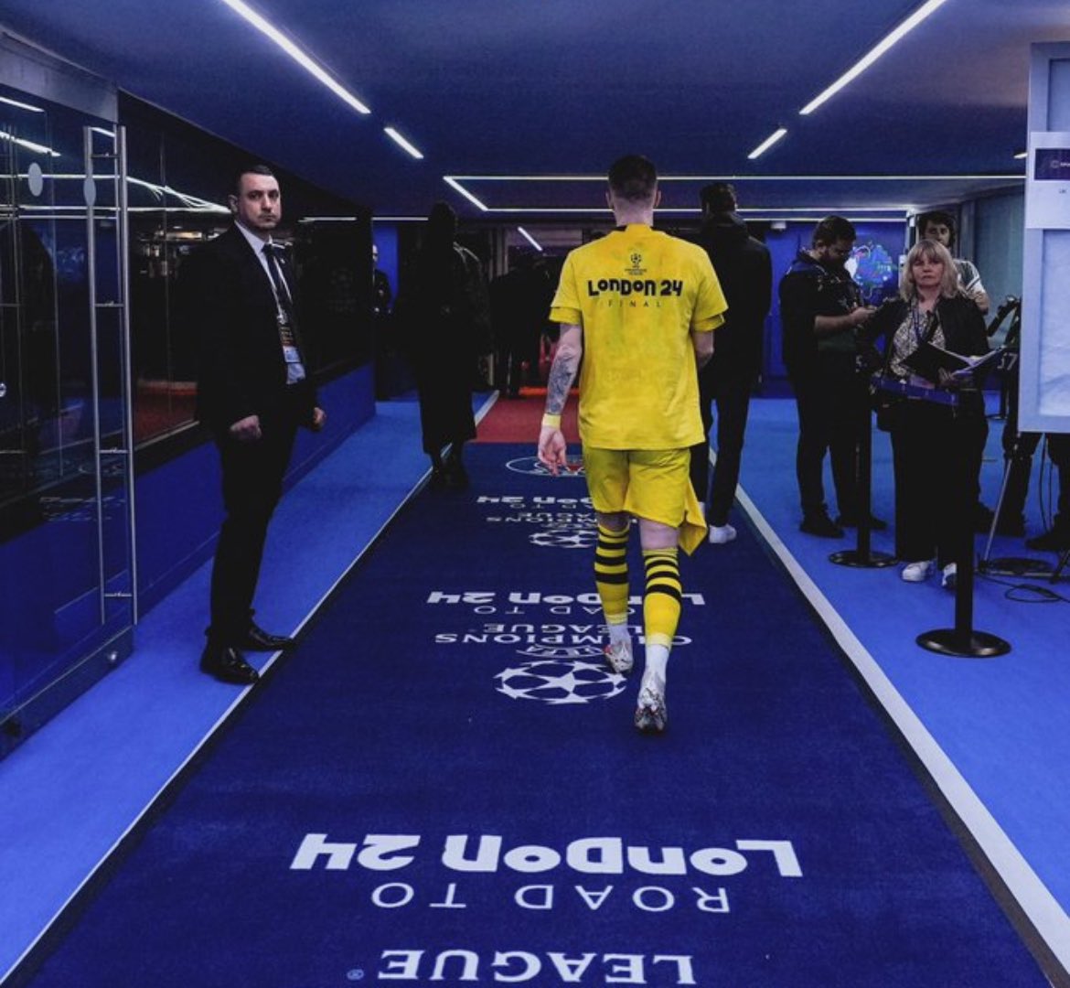 TheBVBCentral's tweet photo. This loss hurts, while tears are slowly flowing I can't help but think about how proud I am of this team for getting this far, the fight they showed is exactly what we needed, just classic Madrid isn't it, we gave it our all and I couldn't be prouder in that aspect, this is not the last time the world will see Borussia Dortmund on the biggest stage, believe that, congratulations to Madrid

Heja BVB Forever, nothing can take me away from this club 💛