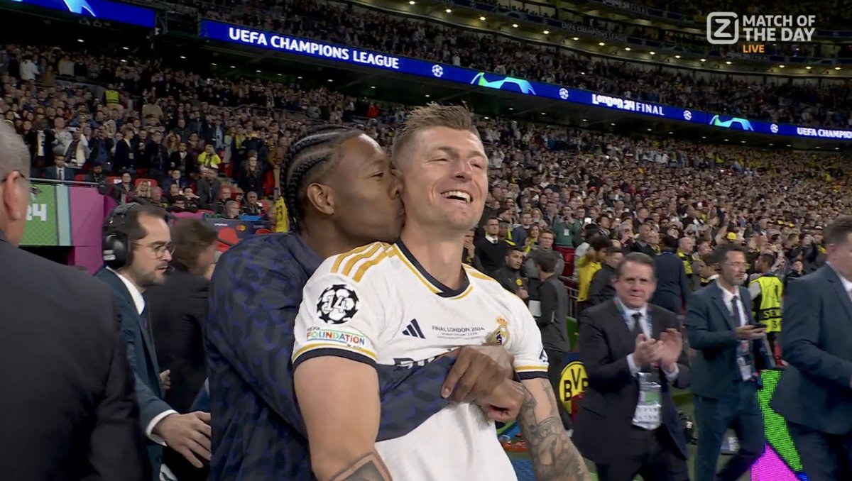 AnnaAst91's tweet photo. Quien quisiera ser Alaba 🫨🫨🫨🫢
#kross #Alaba #HalaMadrd https://t.co/g4eKQWPJhj