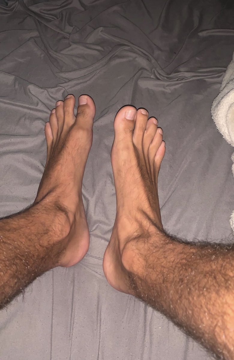 mastergodjj's tweet photo. Take a look at these absolute perfect size 13 alpha feet. Bow down, dispense your cash, and serve your master properly🦶🏽🏧 https://t.co/doB3MWPAYt