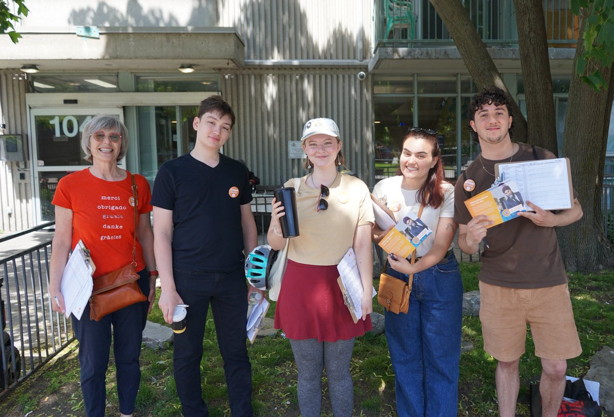 Out on the doors again today in Hintonburg, talking to neighbours about dental care! 🪥🦷 #NDPDental <a href="/NDP/">NDP</a>