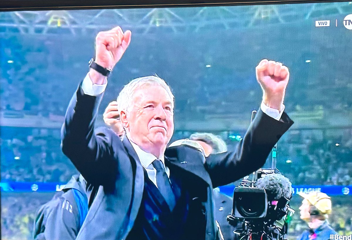 Así juega el Real Madrid las Champions; los deja jugar, les da oportunidades, los estudia, se prepara y fulmina. ¿Por qué? Porque es el MÁS GRANDE de la historia y del mundo. 
Con una mezcla de jugadores jóvenes y veteranos y un gran técnico como Ancelotti, son casi invencibles.