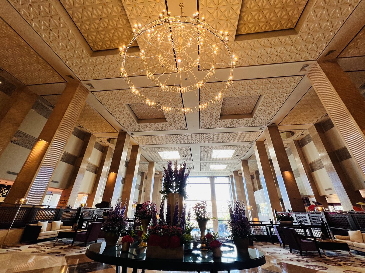 lavleeferlenssi's tweet photo. Love the coziness of the lobby #GrandHyattDoha #WorldOfHyatt #WhenInDoha #WeekendInDoha #HappyWeekendDoha โจ https://t.co/ihfw38qVAZ