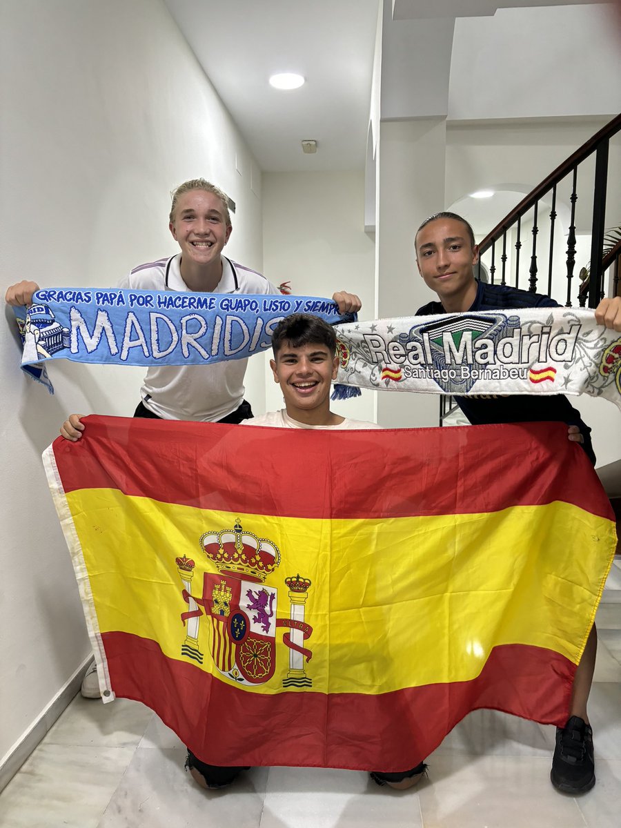 serlli_guti's tweet photo. Gracias papa por hacerme del REAL MADRID🤍🏆 https://t.co/jeefZtcxEE