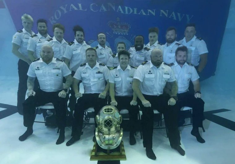 historyinmemes's tweet photo. Canadian Naval Academy celebrated graduation with an underwater photo https://t.co/meeTCi2yg1