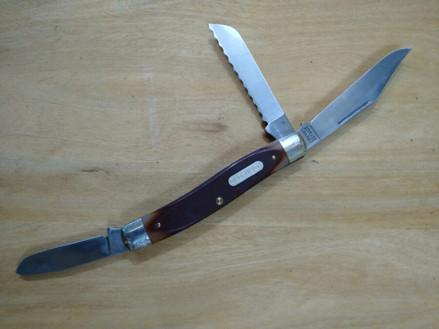 NostalgiaKnives's tweet photo. Vintage Schrade USA 89OT Old Timer Blazer Stockman Folding 3 Blade Pocket Knife [Unused - Pristine Mint Cond.] 

~ Price: $97.49 ~

 https://t.co/yXJINilAh1 
#knives #everydaycarry #pocketknives #knivesforsale #knifecollection #oldtimerknives https://t.co/aw3wiUEY52