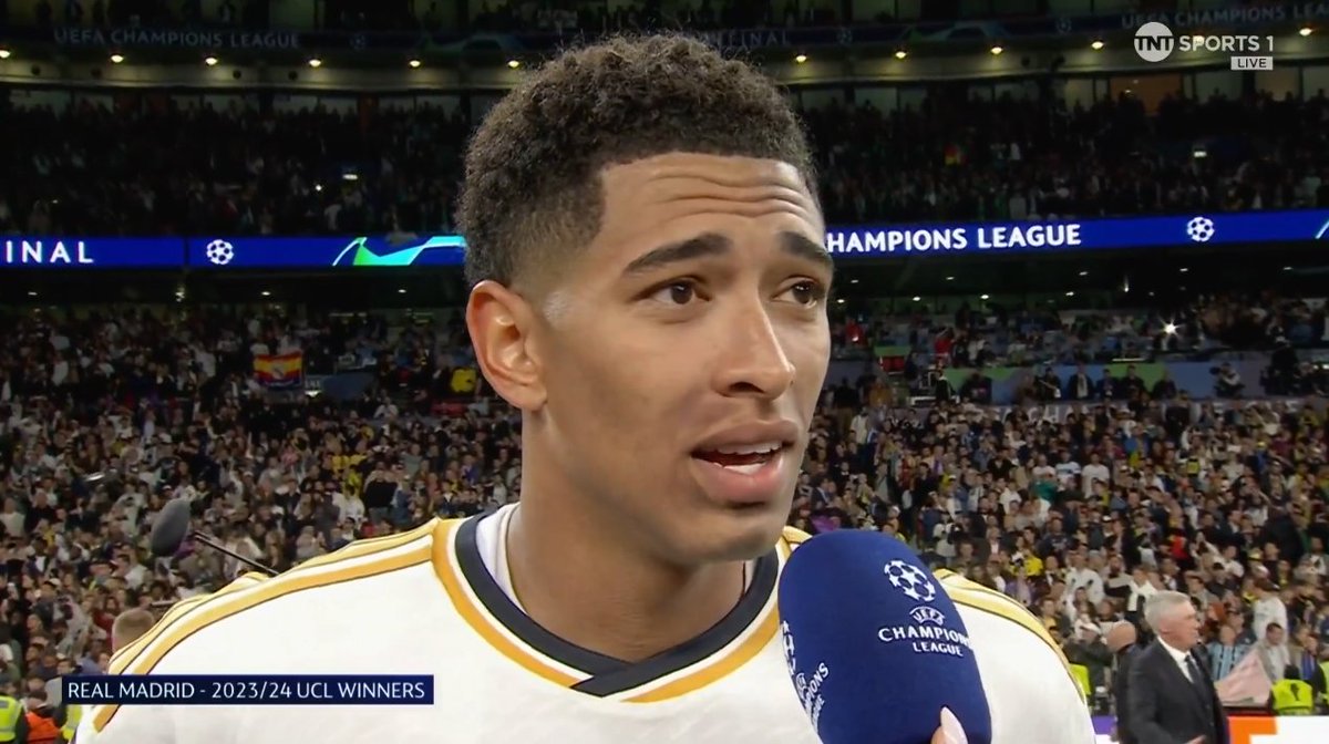 "Ancelotti no nos habló en el descanso. Normalmente nos da unos minutos para que descansemos y después habla, pero esta vez no. Nada. Cuando salimos, ya en el túnel del vestuario, nos llamó y nos dijo: '¡Perdón, me olvidé! Si se la siguen dando a los de amarillo vamos a perder'".