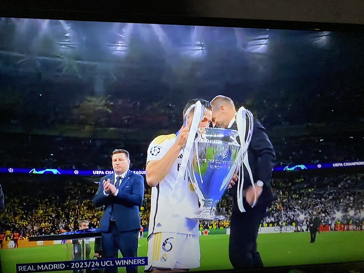 SMETvLive's tweet photo. #RealMadrid wins their 15th #ChampionsLeague trophy.

#UCL #UCLFinal #HalaMadrid https://t.co/oRCYVz1XNz