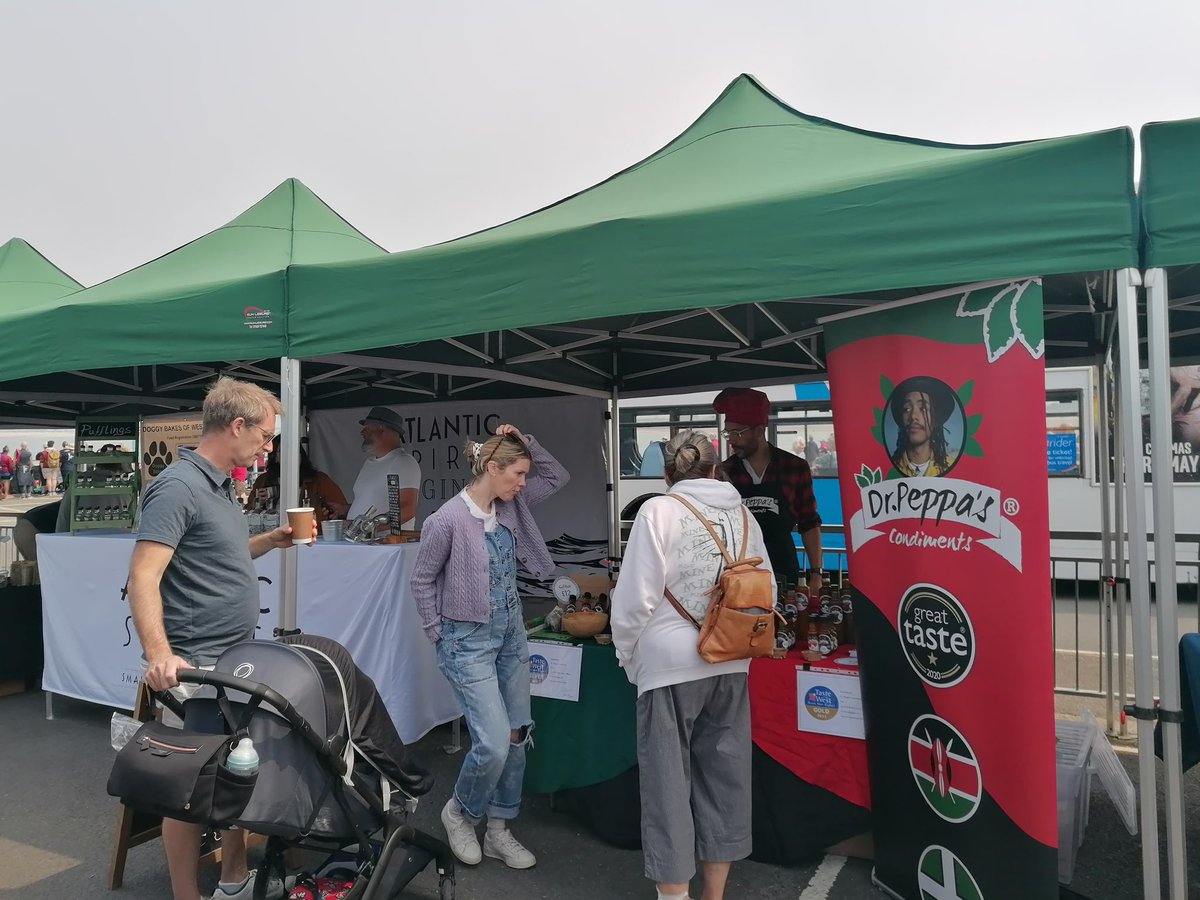 drpeppas's tweet photo. There was a gig rowing event on today, as well as other events going on in the area. It meant that there were a lot of people out enjoying the sunny weather ☀️😎🌶️

I had the privilege of being next to @AtlanticGin and @north_devon_queens today 😊 https://t.co/9BHpirtruP