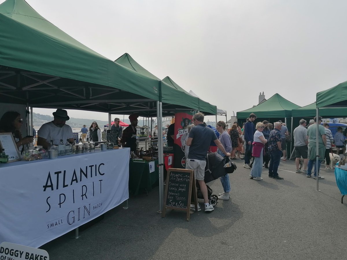 drpeppas's tweet photo. There was a gig rowing event on today, as well as other events going on in the area. It meant that there were a lot of people out enjoying the sunny weather ☀️😎🌶️

I had the privilege of being next to @AtlanticGin and @north_devon_queens today 😊 https://t.co/9BHpirtruP