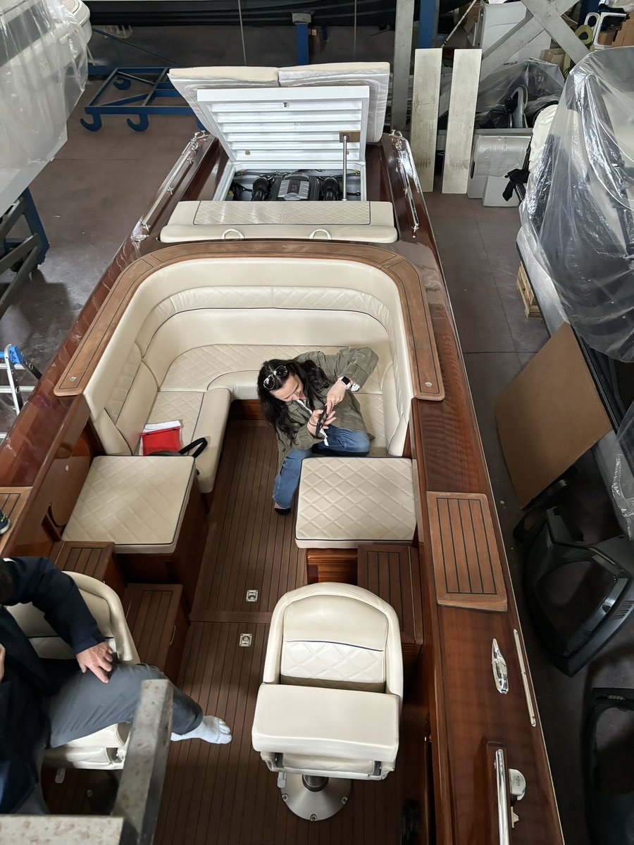 Thames Limo tweet media