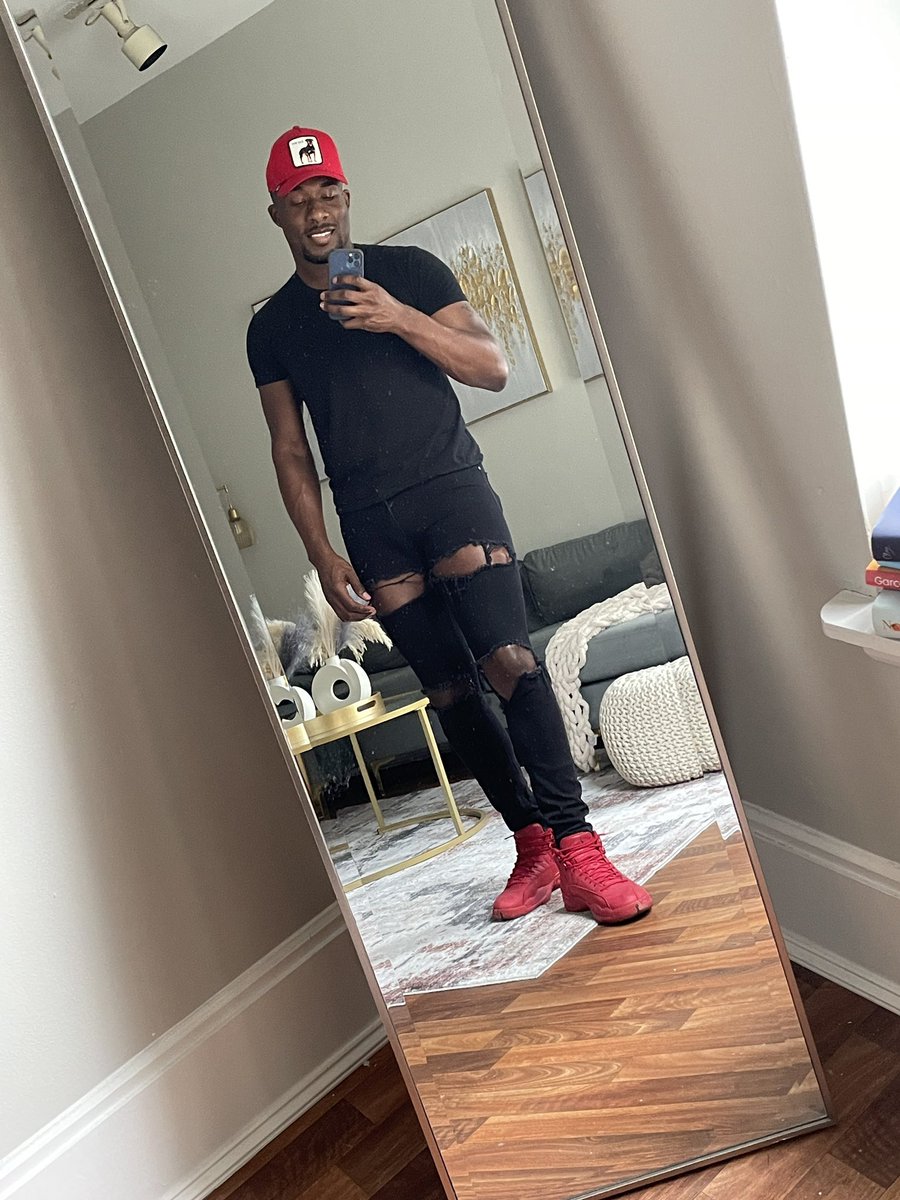 Metro_Fella's tweet image. Just a little gay boy from Nutbush, Tennessee going to work in a straight bar in a big city 🙃

Ps, working is overrated but BEING GAY!!! Baby it’s a TIME TO BE HAD 🤣😂

#happypride #mypride #excuseDUSTYmirror