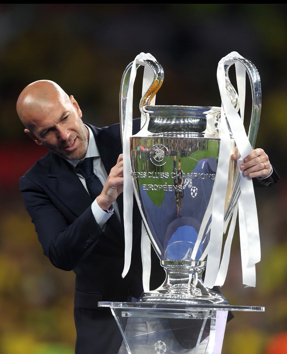 Que bonito es lo bonito! 
La 15ta entregada ni mas ni menos que por <a href="/ZidaneOfficial_/">Zinedine Zidane </a> 

#UCLfinal
