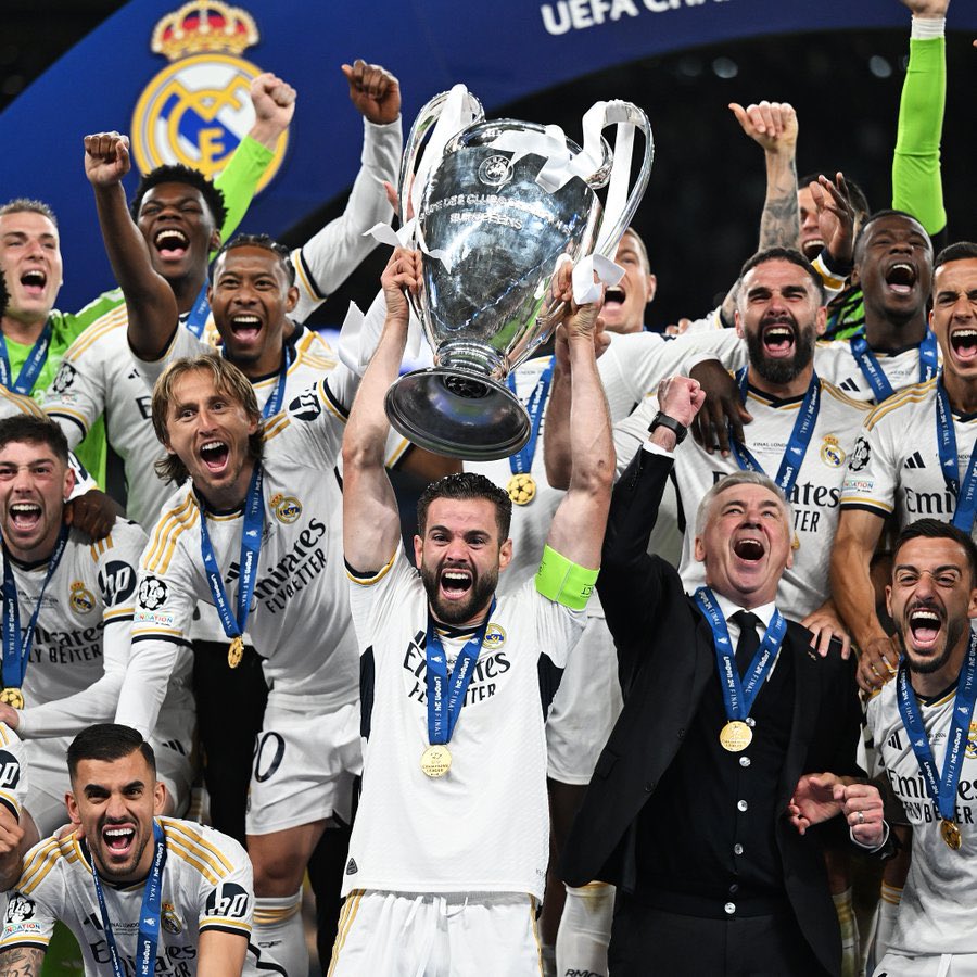 alcalaenfurecid's tweet photo. UNO DE ALCALÁ LEVANTANDO LA CHAMPIONS COMO CAPITÁN https://t.co/Cqp6J2s7yF