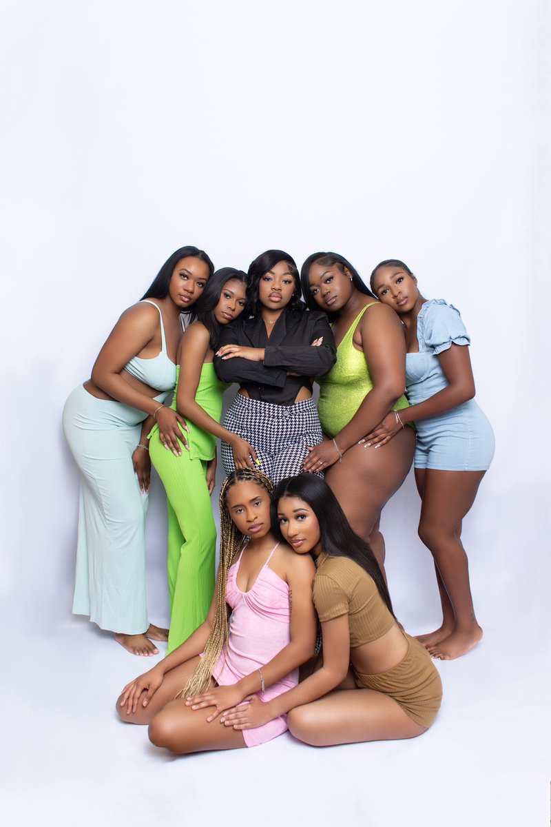 KarryOnandCo's tweet photo. Karry On &amp; Co Summertime collection is now live. The link to our website is in our bio, see you guys at checkout🩷 
https://t.co/x3rcEswt00 https://t.co/bhGuZuiebE