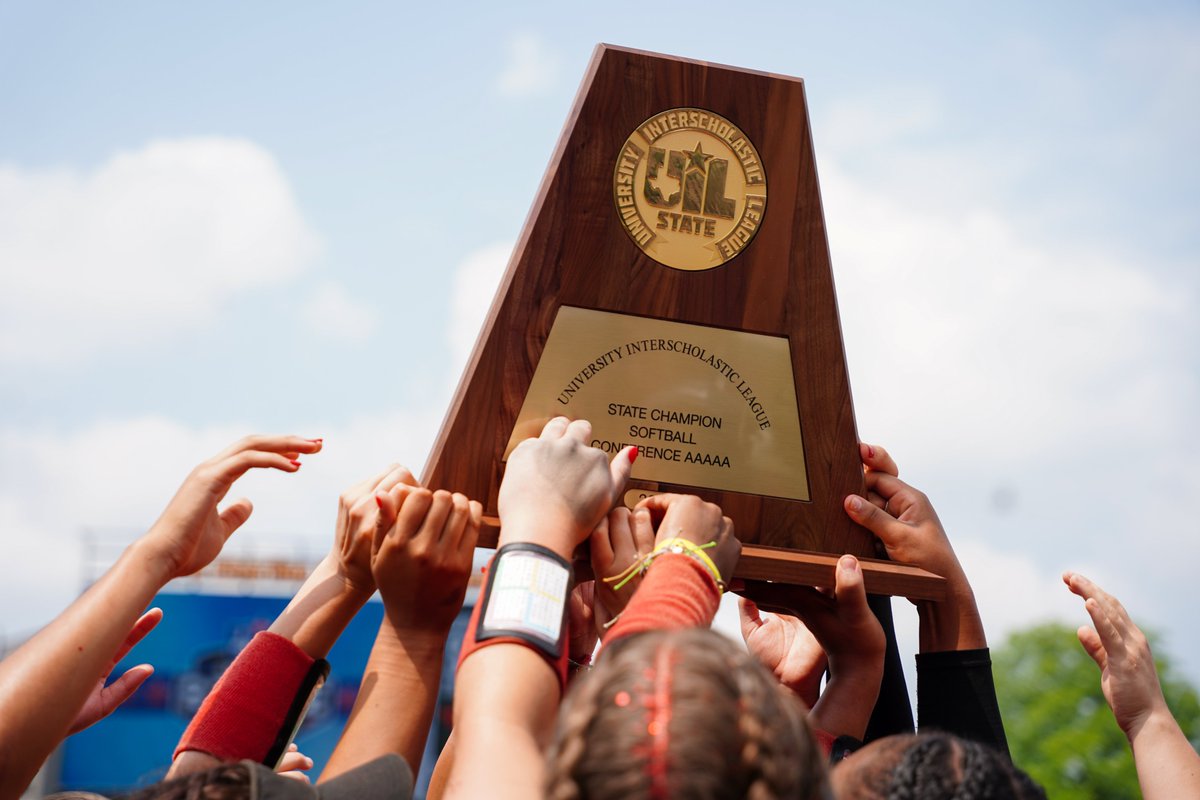 Congrats to the Melissa Cardinals, 5A #UILState Softball Champions, for winning it all in their first appearance at state! 🏆🥎