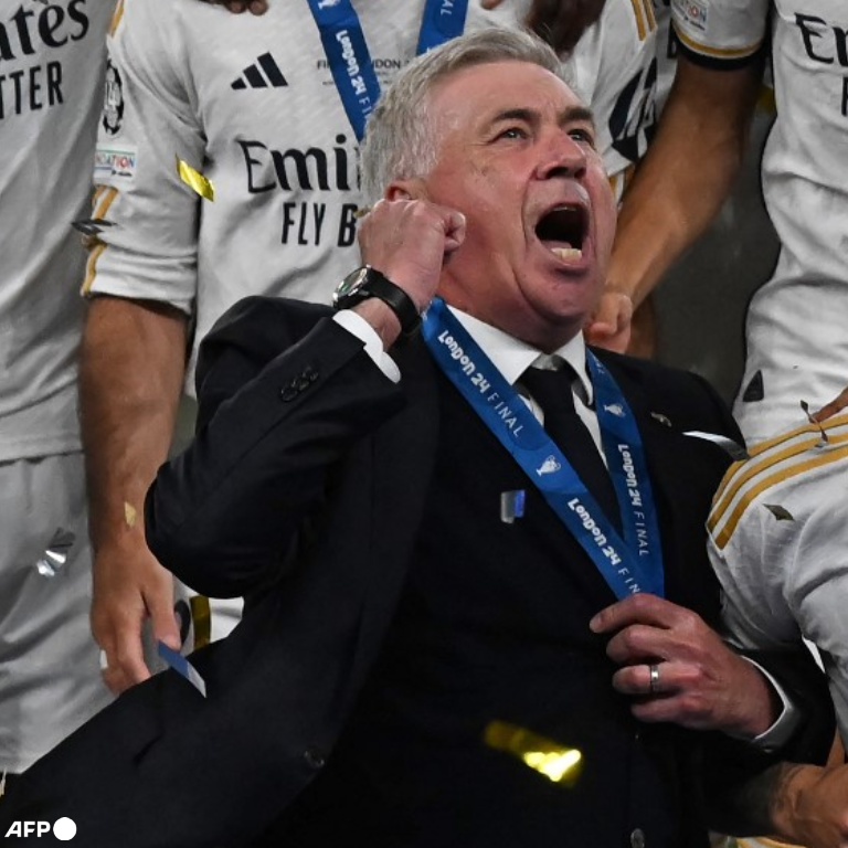 InvictosSomos's tweet photo. Pónganse de pie ante EL ÚNICO DT EN TODA LA HISTORIA que ha sido 5 veces campeón de la UEFA Champions League. Lo logró con el AC Milan (2) y no deja de lograrlo con el Real Madrid (3). El máximo ganador del torneo de clubes más importante que existe. DON CARLETTO ANCELOTTI.
