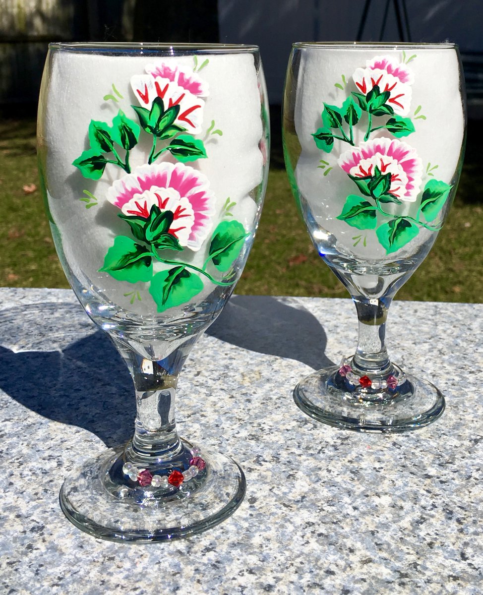 LPaintitpretty's tweet image. Check it out etsy.com/listing/227333… #handpaintedglasses #birthdaygift #etsygift #SMILEtt23 #CraftBizParty #giftsforher