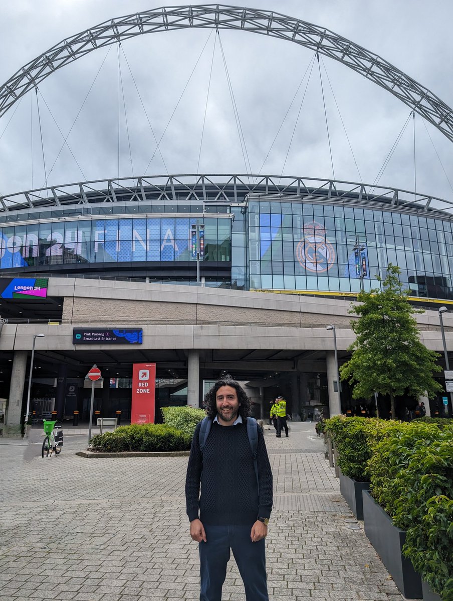 MarcLinguist's tweet photo. Super night at Wembley watching Real Madrid claim European glory yet again as a #FootballTranslator for @CFLanguages coupled with a family win in @ChampLeagueLMS! ๐ช๐ธ๐๐๏ธ https://t.co/KS8dRlWtj1