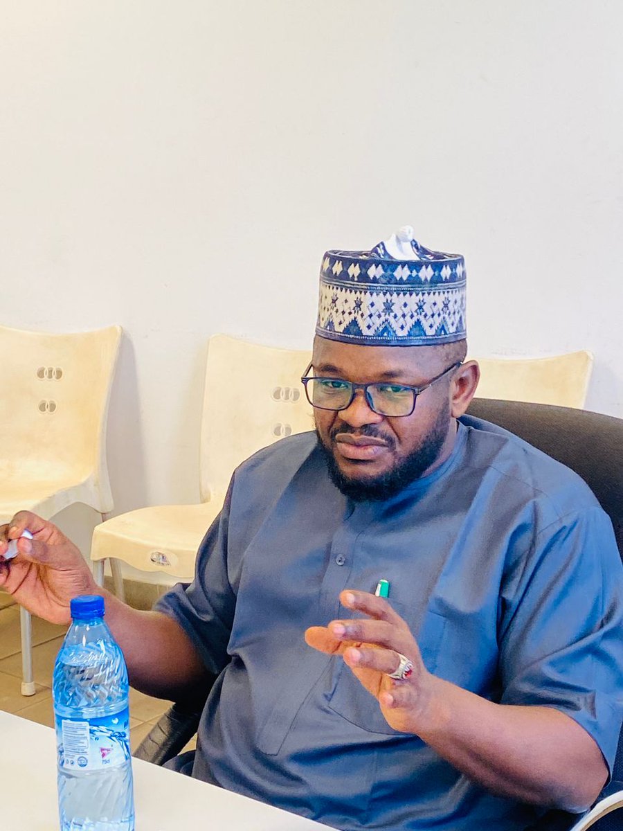 MSustaz's tweet photo. Ayau Kungiyar Party Executive, APC Youth Leaders Forum Kaduna South, sun ziyarci SSA Stakeholders Relation 1 Ms Ustaz. Inda suka nuna kauna da goyon baya da Gwamnatin Malan Uba Sani.  @ubasanius  @OfficialAPCNg @APCKaduna https://t.co/Bh8BppE2ee