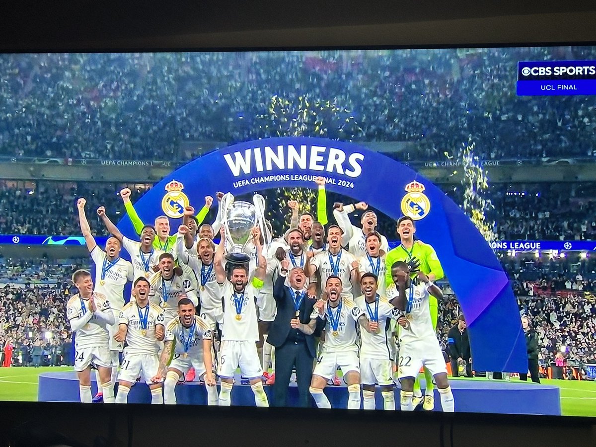 Caramelaniee's tweet photo. Rarely Post but I will post this 
Congratulations @realmadrid 😭🥹 

¡Hala Madrid! ⚽️

#realmadrid https://t.co/JTZxYH7oha