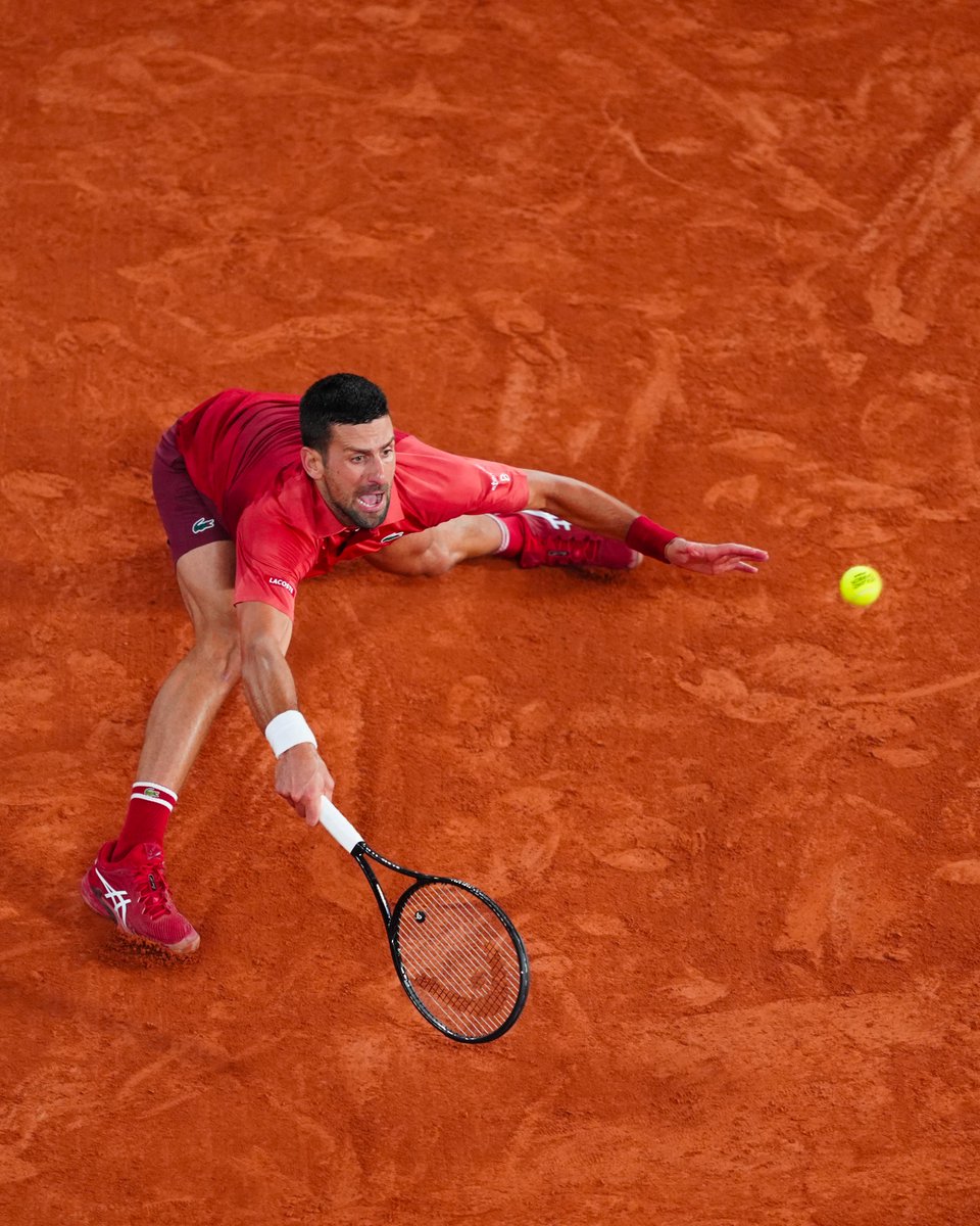Novak doing Novak things 🕸️

#RolandGarros
