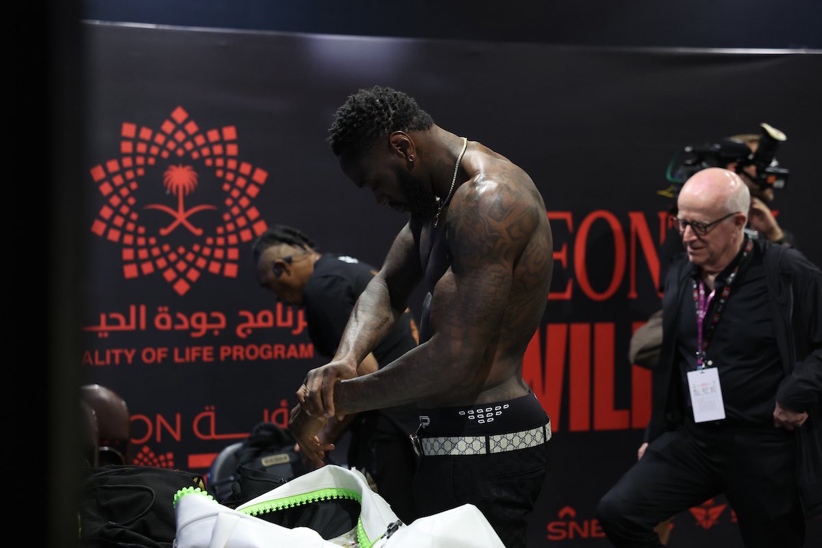 The calm before the storm. Zhang and Wilder in their locker rooms before they rumble #5vs5