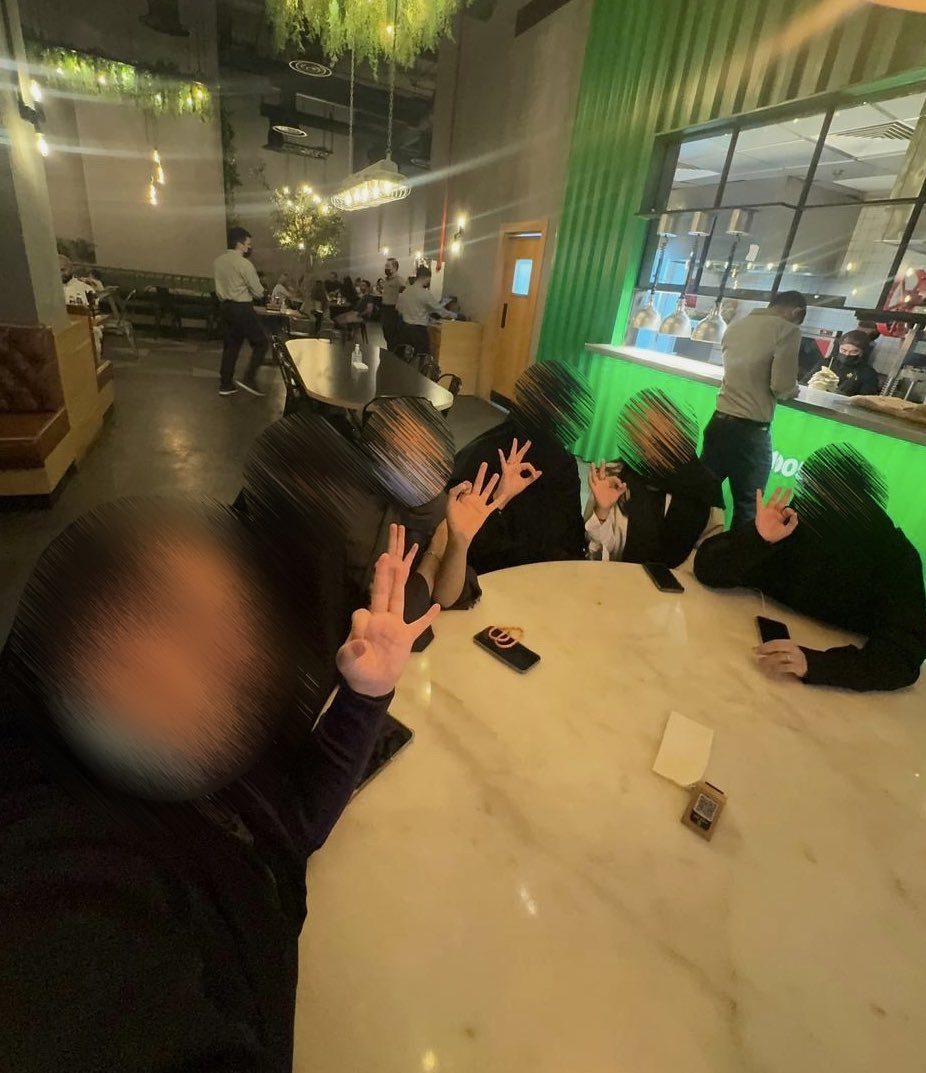lemonahs's tweet photo. احتفالية نهاية اطول سنة بالعالم 🙏🏻 https://t.co/O00T158HOm
