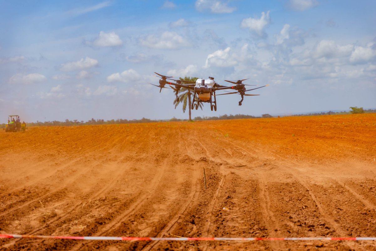 bosuntijani's tweet photo. The dream is precision agriculture - but we will start here. Mesh network with sensors in the ground and motion sensing IP cameras - drones mapping, spraying herbicides and fertilizers. We are onto something special! #DunsFieldFarms #Nigeria https://t.co/GJkmucZleR