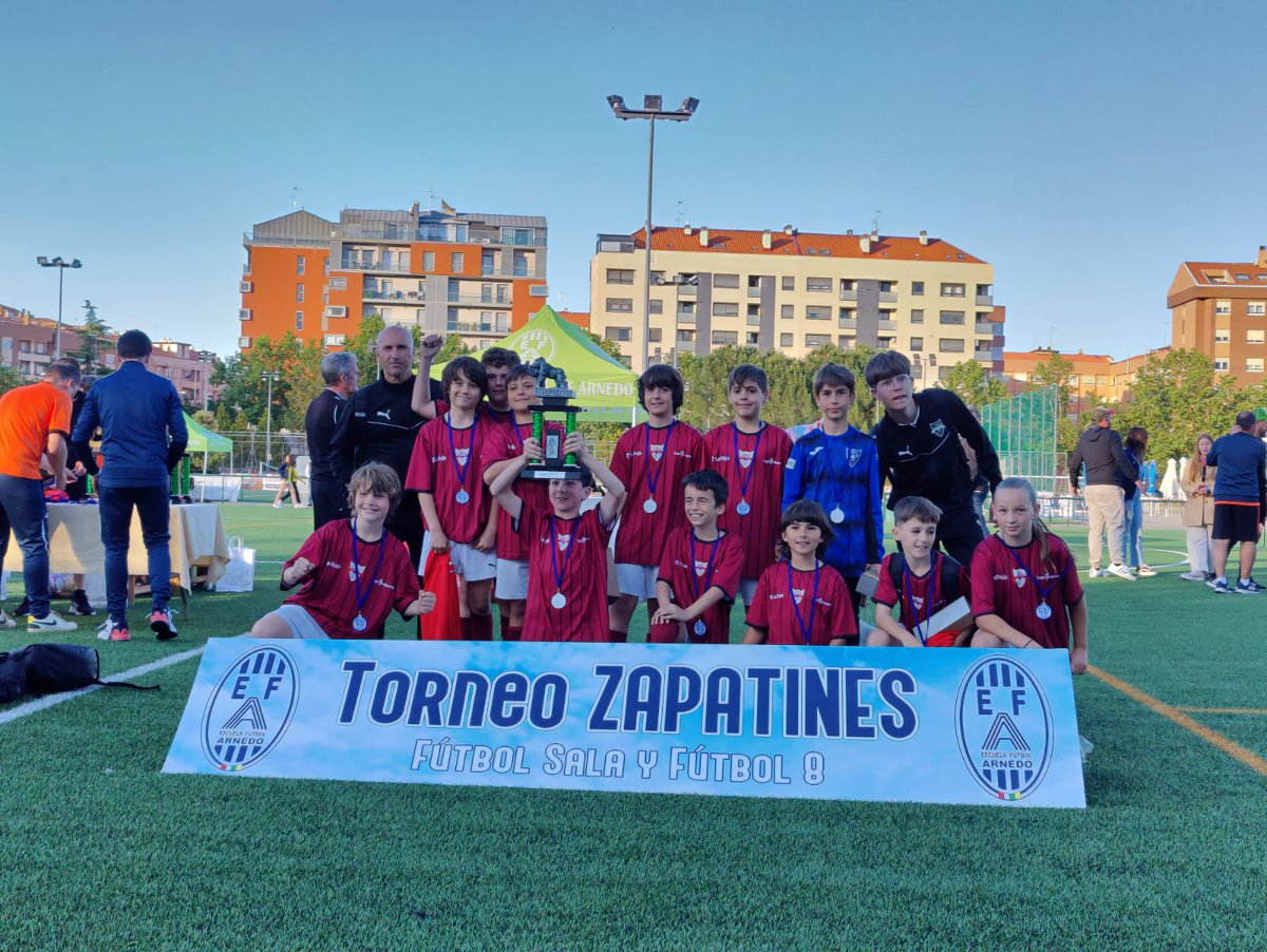 sagasti8's tweet photo. Gran torneo del EDF 2013A en torneo zapatines de Arnedo. @EDFL_oficial https://t.co/zl2L6Yo653
