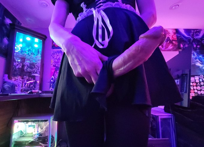 maid with a dirty room and a big cock 😌 https://t.co/Lj6eWvNodv