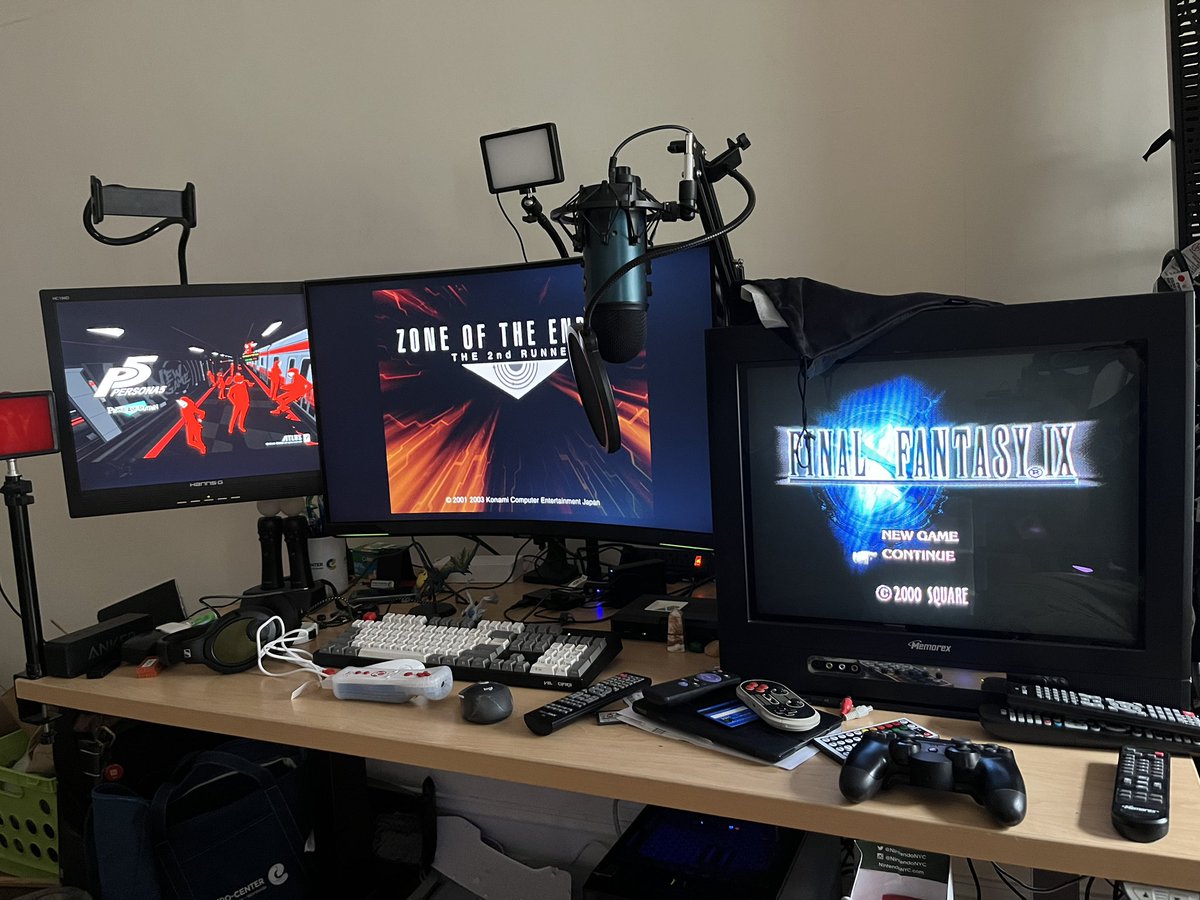 CarlosMoreaux's tweet photo. @regentoforigin Two monitors ? I guess I'm good. https://t.co/LvVomvN4ol
