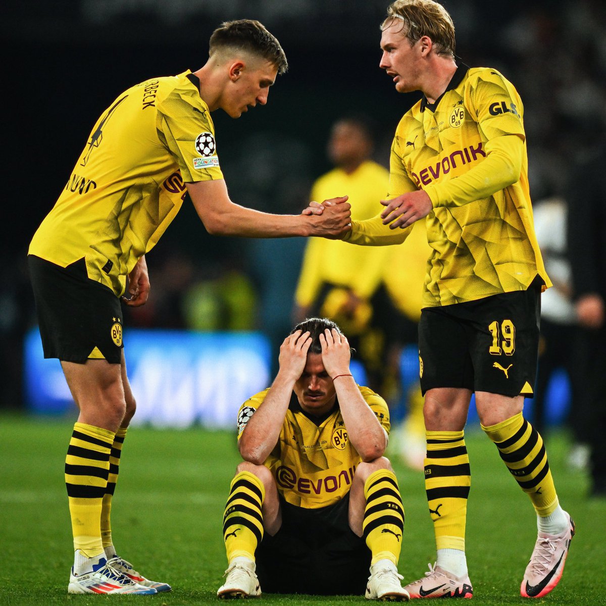 bvb09kwt's tweet photo. im proud of this team , thanks for this amazing journey and we go again next season . echte leibe 💛🐝 https://t.co/eoPDamn0r5