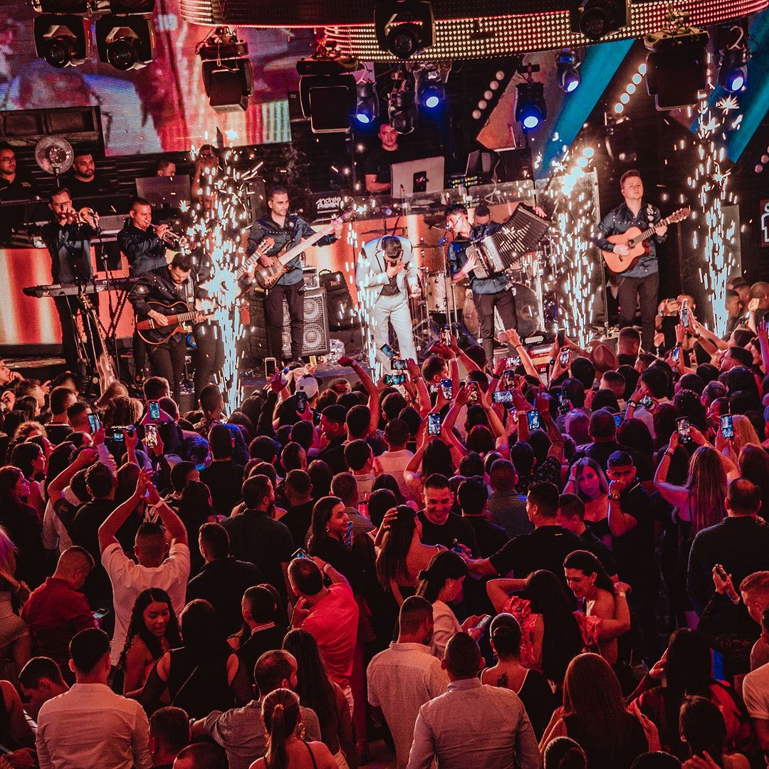 Así se vivió anoche con un SoldOut en Cali con <a href="/yeison_jimenez/">Yeison Jiménez</a> definitivamente rompe la noche con un gran show.

.
#produccion #eventos #conciertos #shows