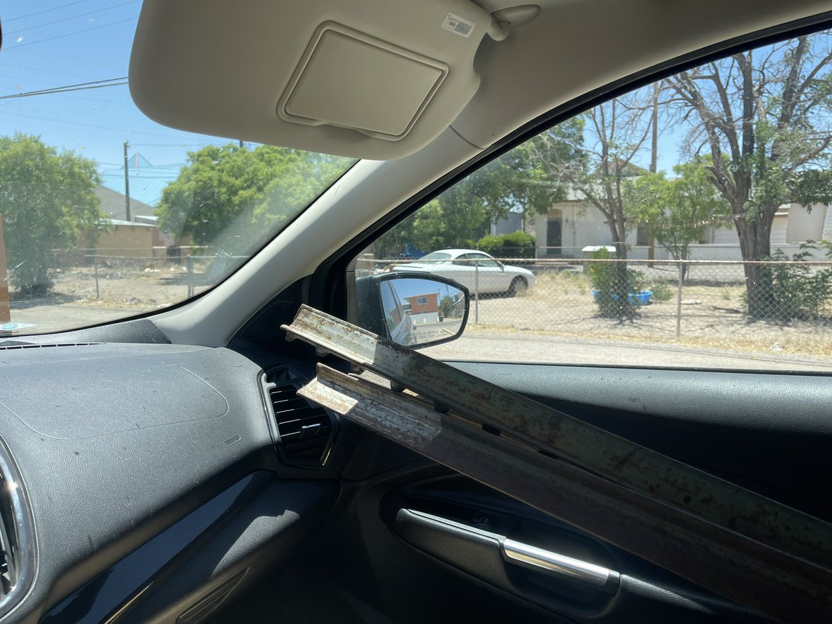 Profe_Andy's tweet image. There’s really no way today ends without a fence post through the windshield.