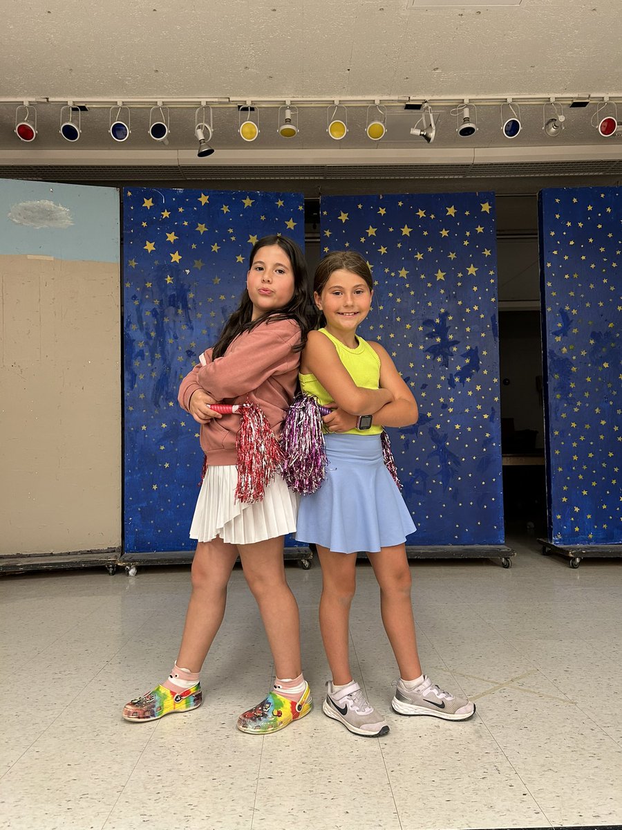 NorthoverEmily's tweet photo. Fridays are for DANCING!!! Great job presenting your dances. 😁
@stchris_dpcdsb @IsabelSauve https://t.co/zVkR4Ck7FH