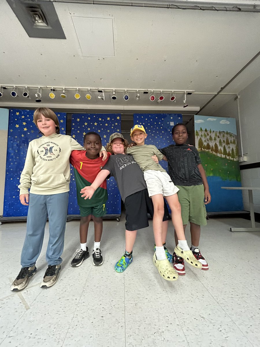 NorthoverEmily's tweet photo. Fridays are for DANCING!!! Great job presenting your dances. 😁
@stchris_dpcdsb @IsabelSauve https://t.co/zVkR4Ck7FH