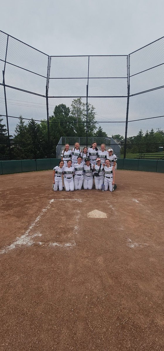 KaitlynRoose's tweet photo. I have such immense pride in these ladies and am grateful that I had the honor of being a coach for them 🍀

#IrishSoftball https://t.co/CJZnXdoN1k