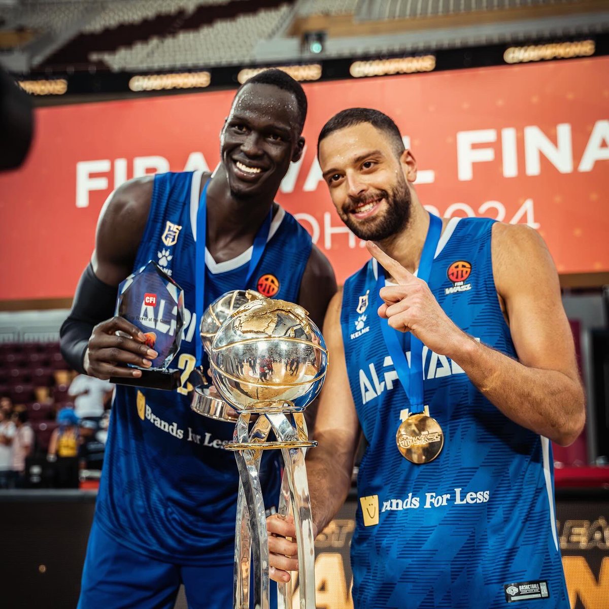 ThonMaker14's tweet photo. Last year i promised that i would be back for this championship after losing in the finals and after a tough trip, it’s finally home! 🏆
Beyond Blessed🙏🏿
#MakerMob #BreadApp #deucebrand #WASL
#Finals #Champs #MVP https://t.co/u66bUTZK7O