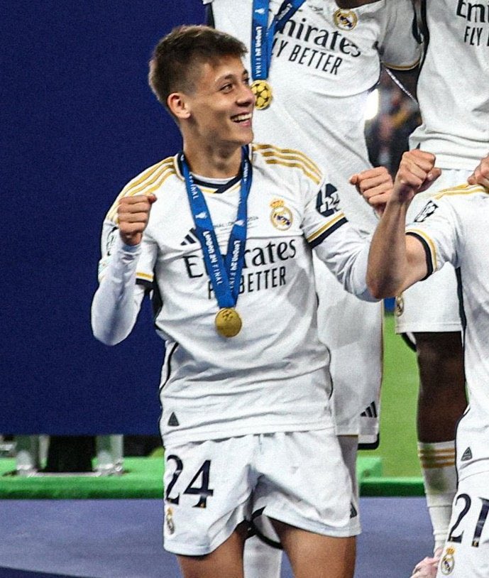 SENİNLE GURUR DUYUYORUZ!

🇹🇷 UEFA Şampiyonlar Ligi şampiyonu unvanına sahip ilk Türk oyuncu: Arda Güler 💎