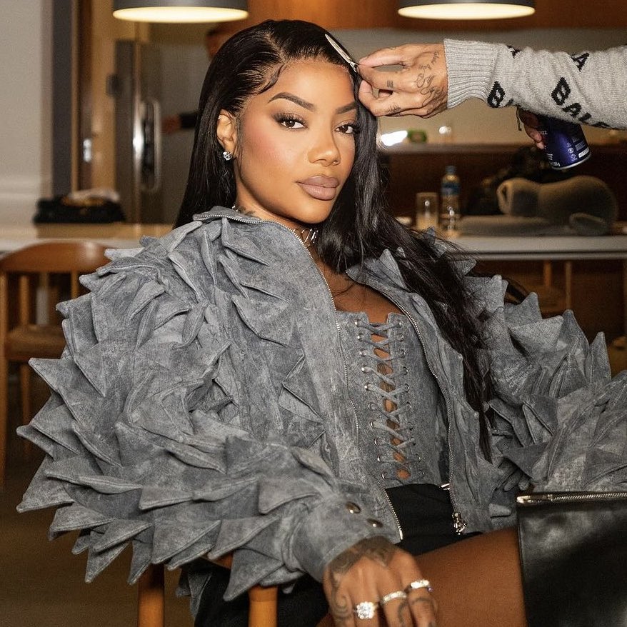 poptime's tweet photo. EITA! Ludmilla fala durante live sobre demanda: 

“Eu tenho demanda no pagode, eu tenho demanda onde eu quiser. Aonde eu tiver eu tenho demanda. (…) Demanda não é o problema.” https://t.co/WUxU7LFf9U