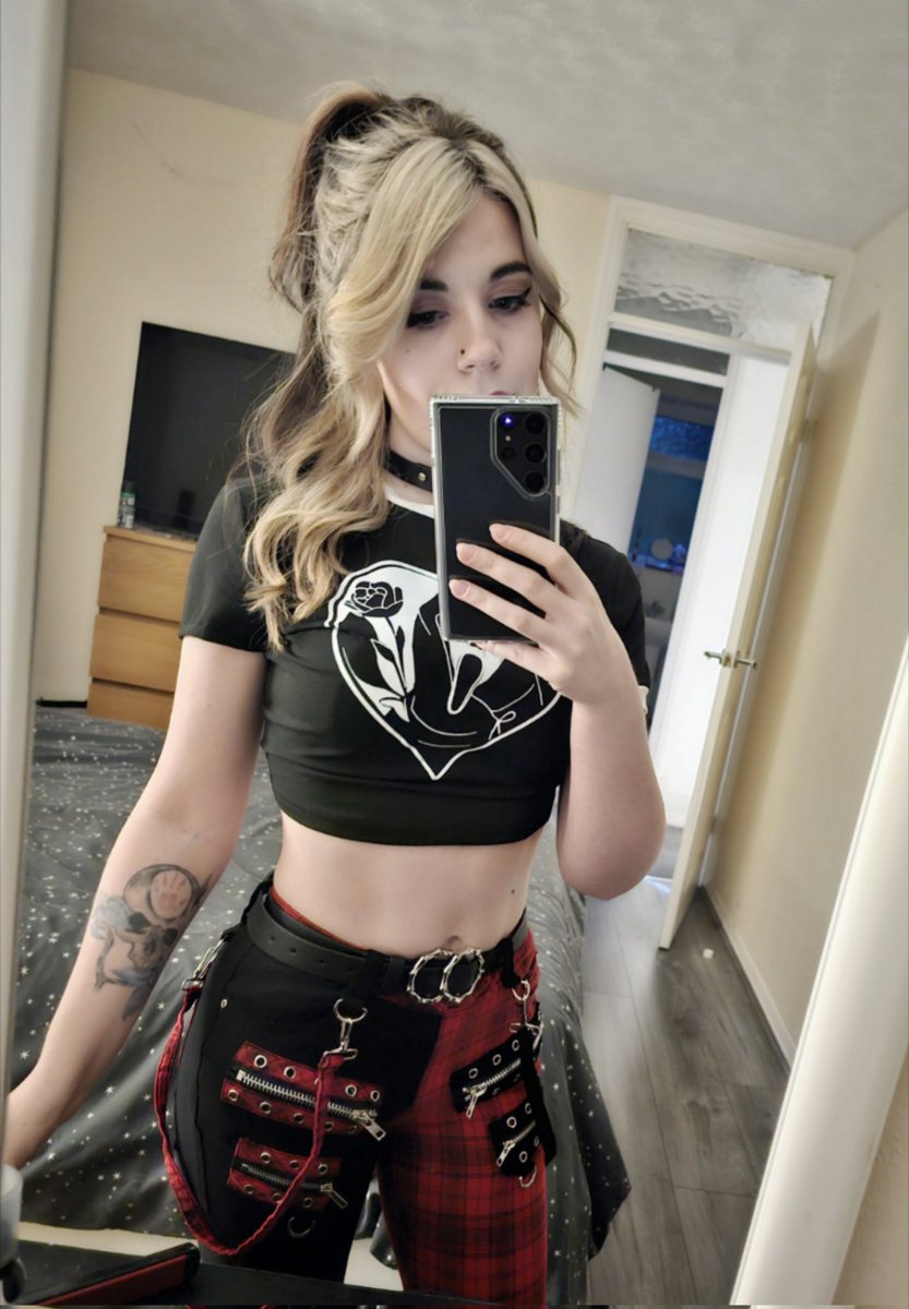 Lil_o_xo's tweet photo. Started at the gym this week; now I'm more tired than ever. 5.45AM starts are not my friendπ€
#Gothgirl #Goth #Alt #Altgirl #gymgirlproblems #Gothbaddie https://t.co/TdpjPPSVrh