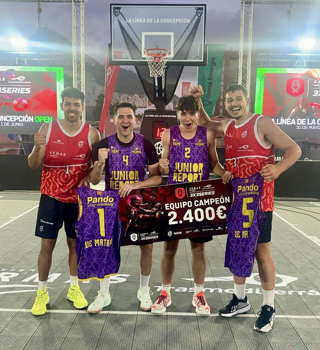 uemataro's tweet photo. 🏆 𝗧𝗛𝗘 𝗖𝗛𝗔𝗔𝗔𝗔𝗔𝗔𝗔𝗔𝗠𝗣𝗦!
✅ Primer 3x3 de la temporada i primera victòria!

🥇 Ens proclamem 𝗖𝗔𝗠𝗣𝗜𝗢𝗡𝗦 del @3x3series! 

🚀 Imparables! Felicitats, equip!
#somgrocs💛💜 | @PandoCampanas https://t.co/ZZMa45tDEC