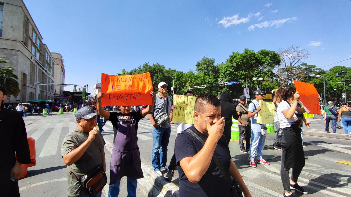 BrunoCortesFP's tweet photo. Cerrada Avenida Juárez y Balderas en protesta por la represión a comerciantes del Barrio Chino, según los comerciantes el @GobCDMX los está obligando a votar por @morena y @Katy_monrea 
#EleccionesMéxico2024 
@INEMexico https://t.co/QfEY3VTWLT
