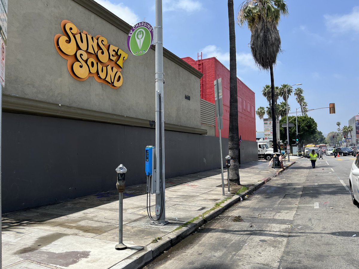 MayorOfLA's tweet photo. Inside Safe is dispelling the myth that people don’t want to move indoors.

More than 35 people accepted housing with services this week near Koreatown and Hollywood.

We continue to move with urgency to confront the crisis on our streets. https://t.co/2XodaGNYHi