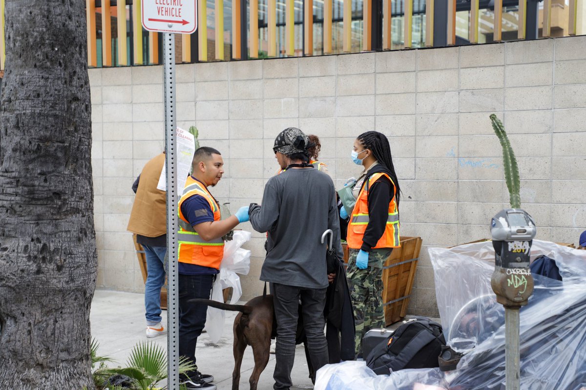 MayorOfLA's tweet photo. Inside Safe is dispelling the myth that people don’t want to move indoors.

More than 35 people accepted housing with services this week near Koreatown and Hollywood.

We continue to move with urgency to confront the crisis on our streets. https://t.co/2XodaGNYHi