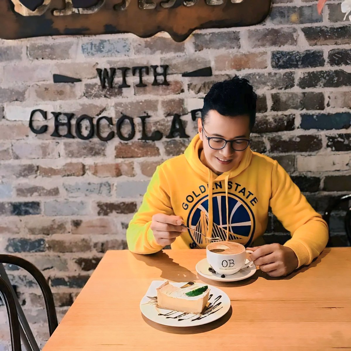 rommelsuperstar's tweet photo. #belgiancoffee
#coffee
#chailatte
#chailattecoffee
#chailattelover
#lemoncake
#sanfo
I left my heart in
#sanfrancisco 👕 https://t.co/m9yOlHe0hz