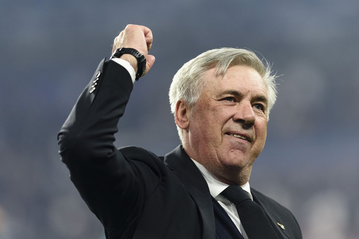 El error que comete la nueva generación de entrenadores es dar demasiada información a los jugadores en el juego con balón.

Esto quita creatividad. Una cosa es indicarle al jugador la posición sin balón, ahí hay que darle mucha información, porque sin balón es concentración,