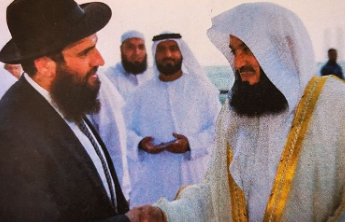 SoftWarNews's tweet photo. Mengapa MUFTI Arab Saudi ini tidak mengeluarkan FATWA JIHAD membela Palestina?

Saat perang Suriah, ia justru mengeluarkan FATWA JIHAD?

Ia bahkan tidak pernah mengecam pembantaian ZIONIS di Kamp Jabalia, Khan Yunis dan Rafah.

Saksikan video saat ia mewajibkan Jihad di Suriah 👇 https://t.co/3dWPv459PD