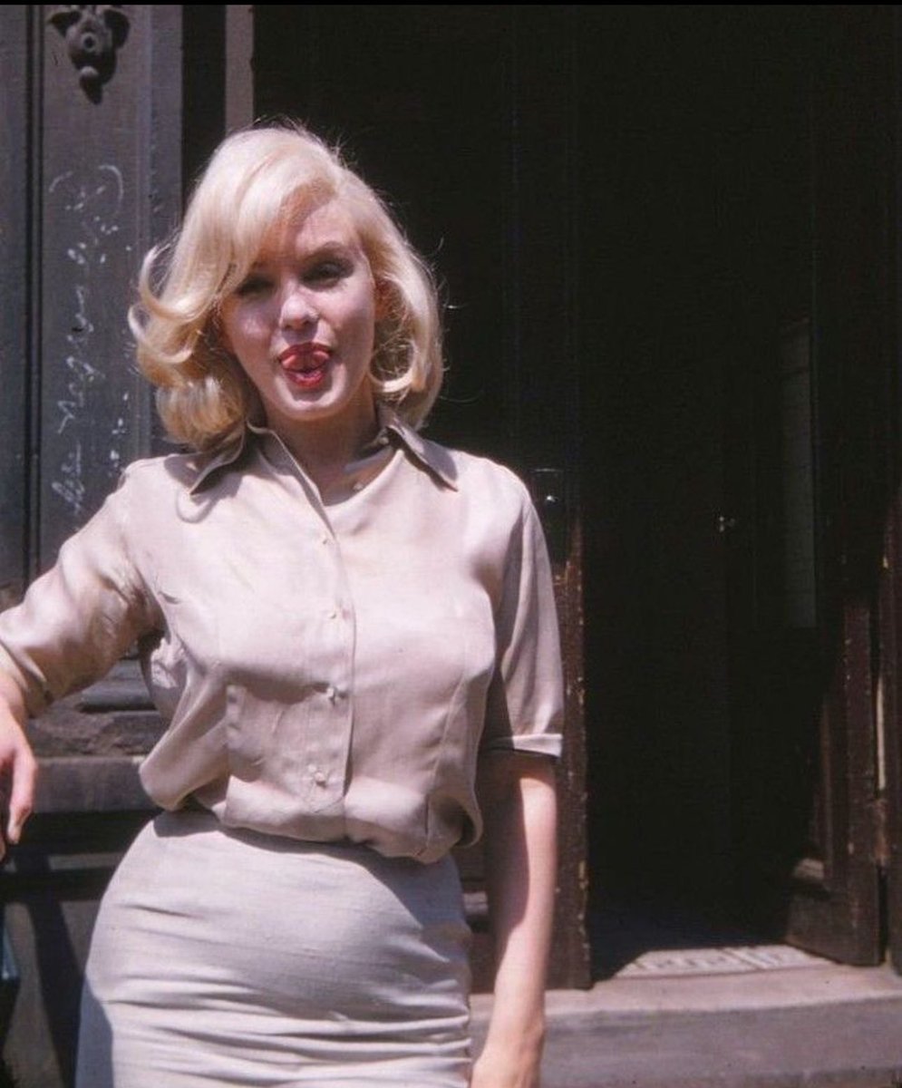 Leonardaisfunny's tweet photo. Marilyn Monroe also had a FUPA so get off my ass. https://t.co/XD0uCGkrMT