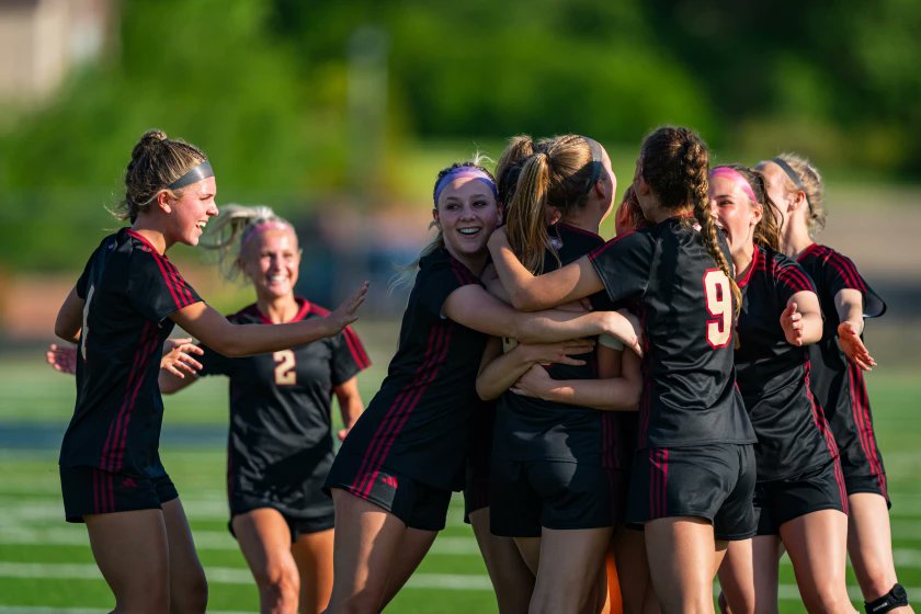 Dynasty downed: Fargo Davies tops 3-time defending champion Minot to win ND girls soccer state title (via <a href="/RySpitza/">Ryan Spitza</a>) #NDPreps <a href="/inforum/">InForum</a> @inforumsports inforum.com/sports/prep/dy…